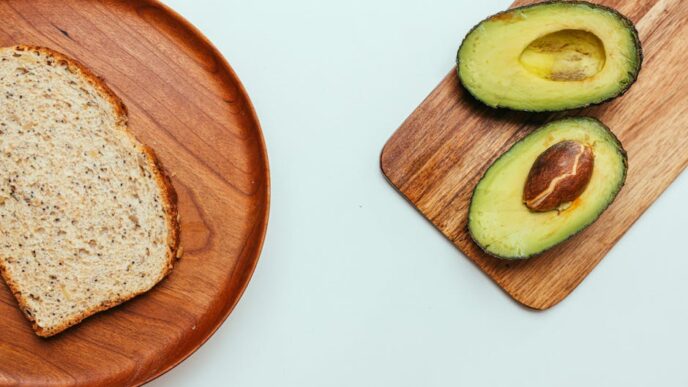 Fotos de stock gratuitas de aguacate, aguacate cortado a la mitad, aguacate hass