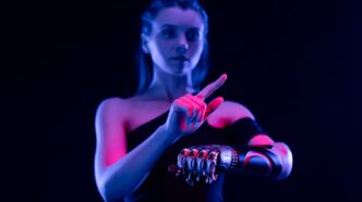 Un, Mujer, En, Punta Negra, Señalar, Dedo